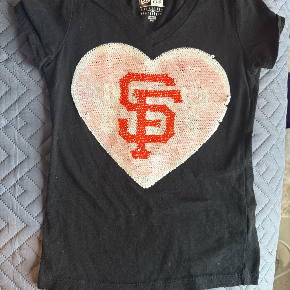 New Era SF Giants Black Tee with Sequin Heart Design